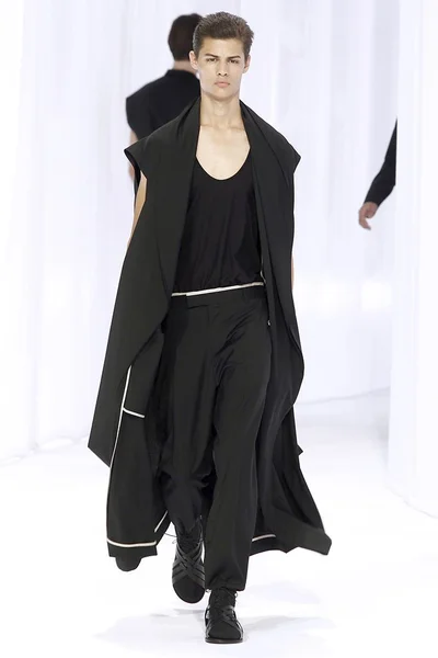 Look 16